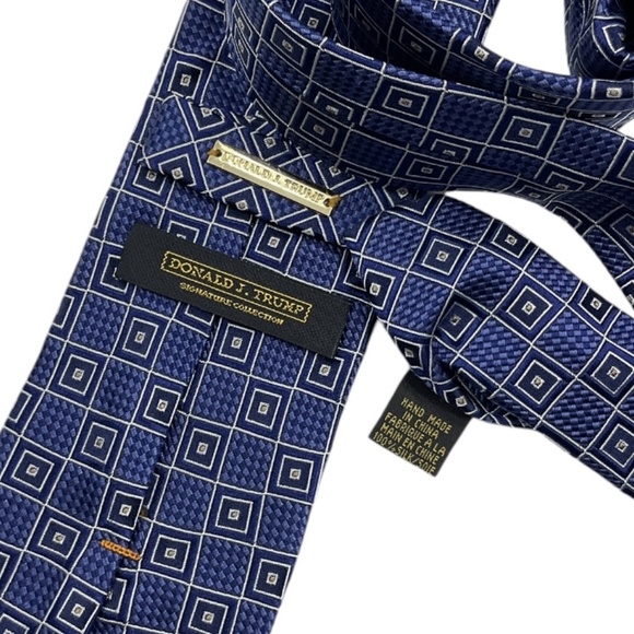 DONALD TRUMP Blue Geometric Silk DESIGNER Tie HANDMADE - Picture 3 of 4